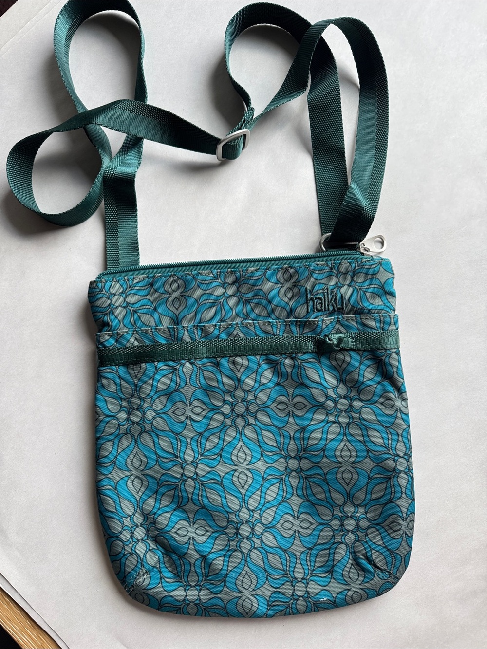 Haiku RFID crossbody purse shoulder bag geometric floral Travel Beach 10” x 9”
